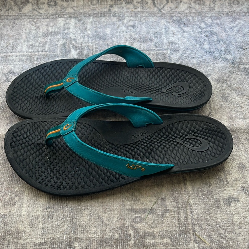 OluKai HLA edition sandals